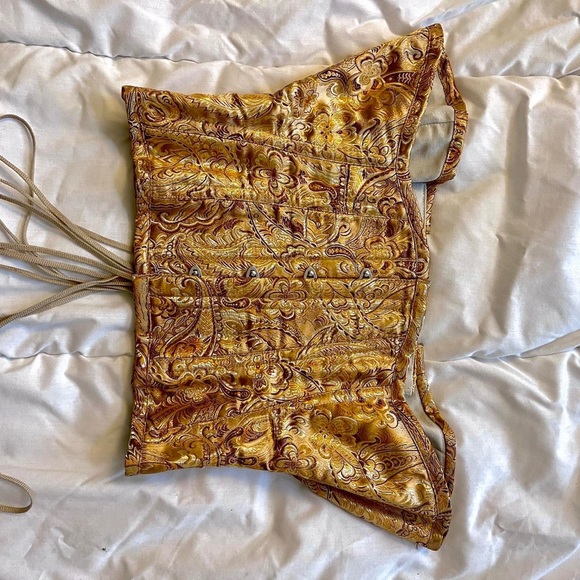 **Vintage Elegance: Gold Lace Handcrafted Corset** - Picture 4 of 8